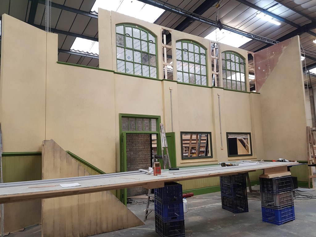 3. Stepping Out - Chichester Festival Theatre, parquet floor, scenic painter, teamwork 2016