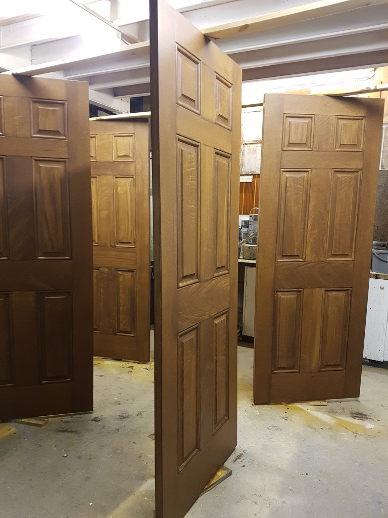 Judge Romesh 2018, British TV Show, wood effect, scenic painter, teamwork